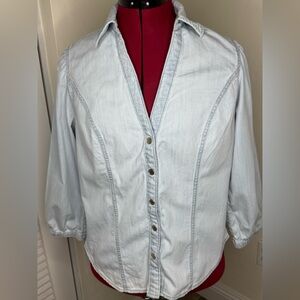 White House Black Market Light Wash Chambray Button Down Blouse – Size 6